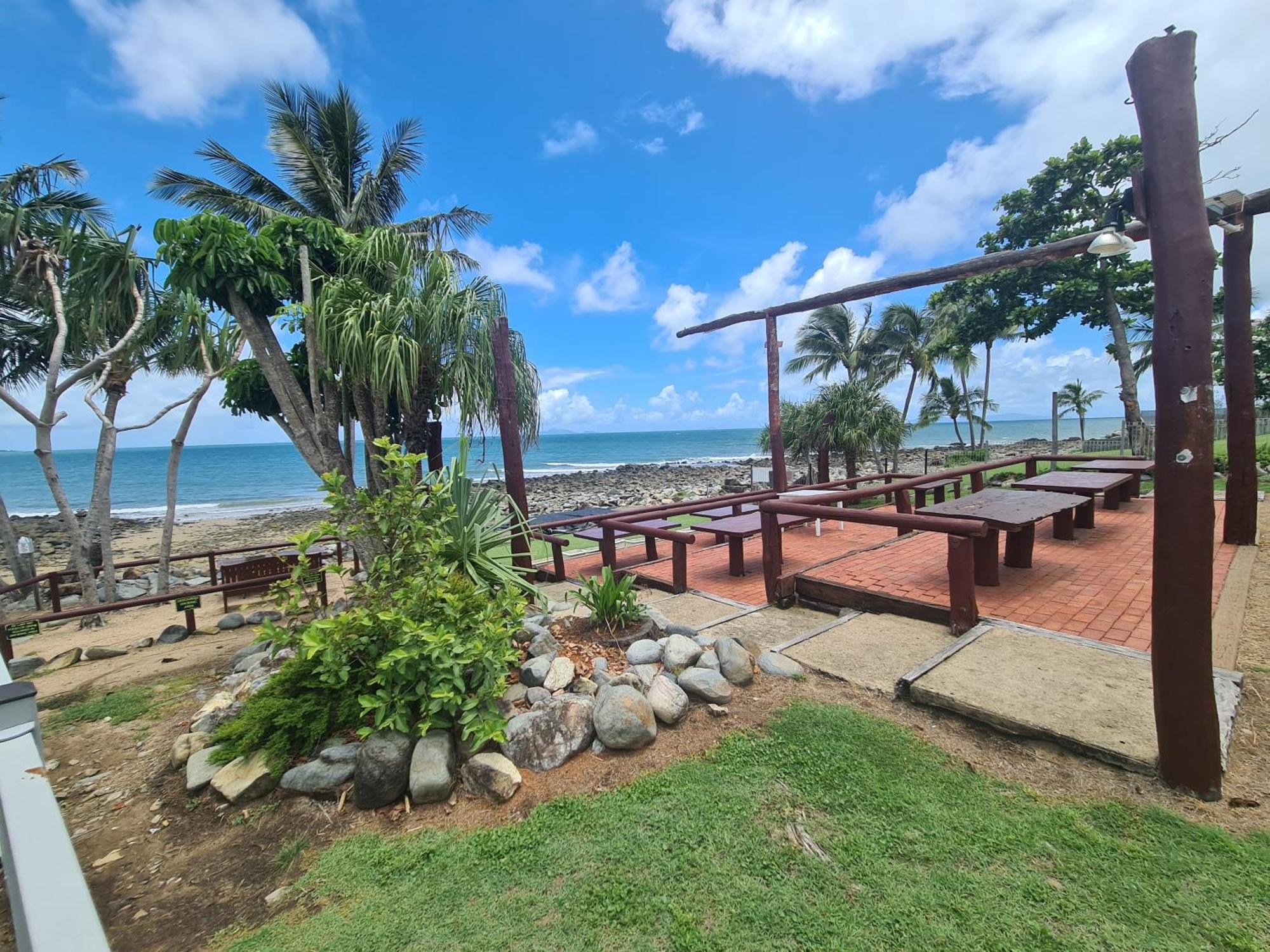 Dolphin Heads - Resort Unit - Absolute Beachfront! - Whitsunday Getaway! Mackay Exterior photo